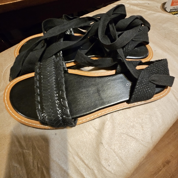 Vince Camuto Women's Chesellis Black, women's size 11, like new - Picture 7 of 9